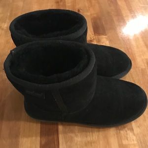 Minnetonka Ankle Shearling Boots Black size 8